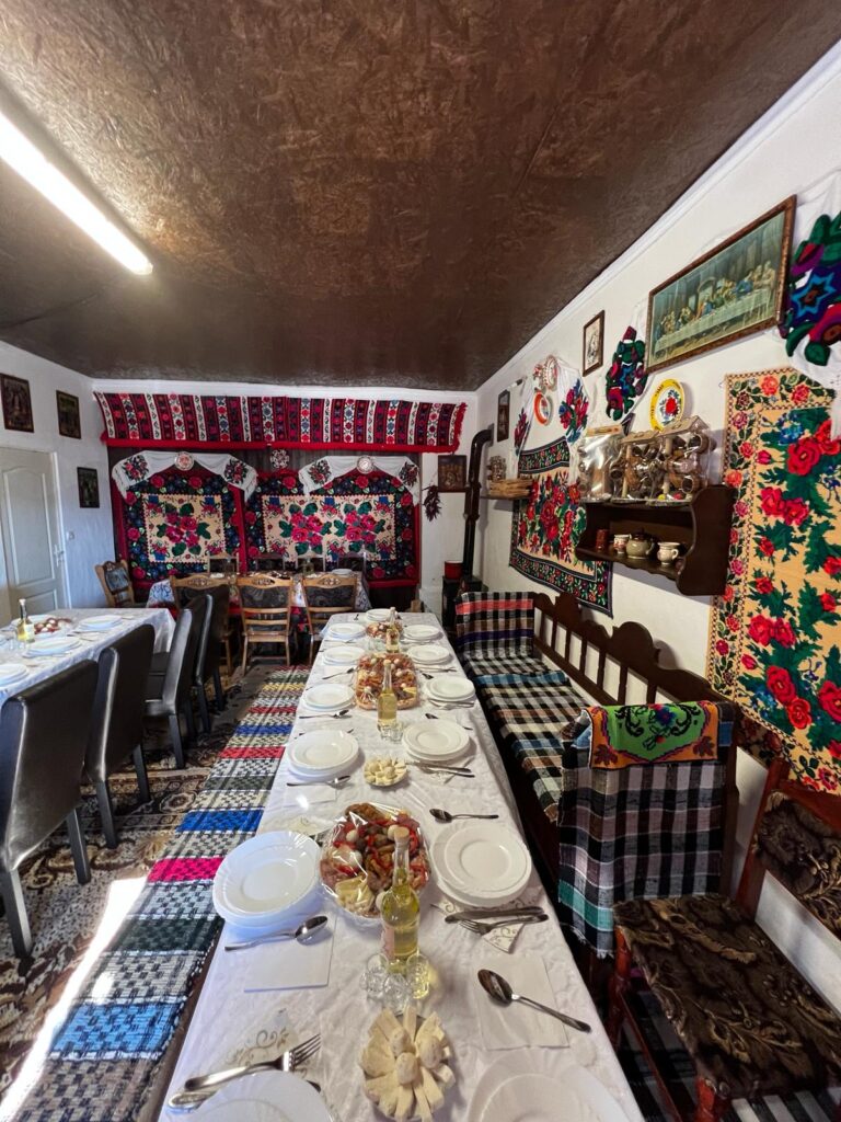 Interior decorat tradițional la La Ana